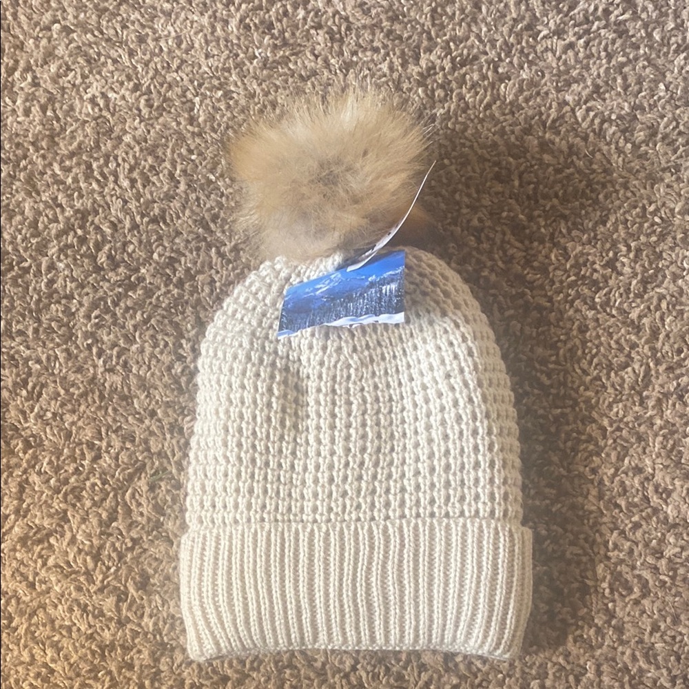 Cozy Cream Knit Pom-Pom Beanie